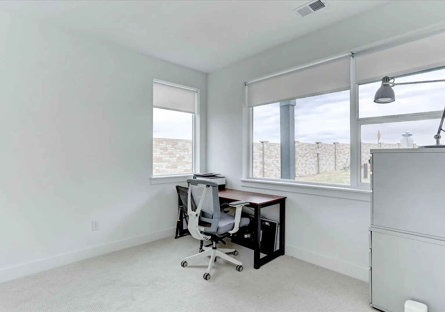 Luxury End unit 3bed/3bath/2car with Views! — Photo 4