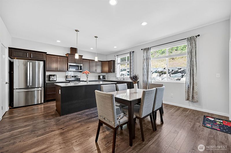 4th image of 2134 Riverstone Loop