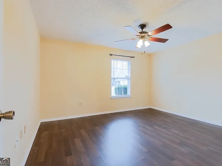 8 Cameron Ct W — Photo 11