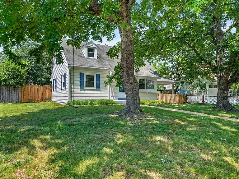 6410 Cavalier Dr — Photo 34