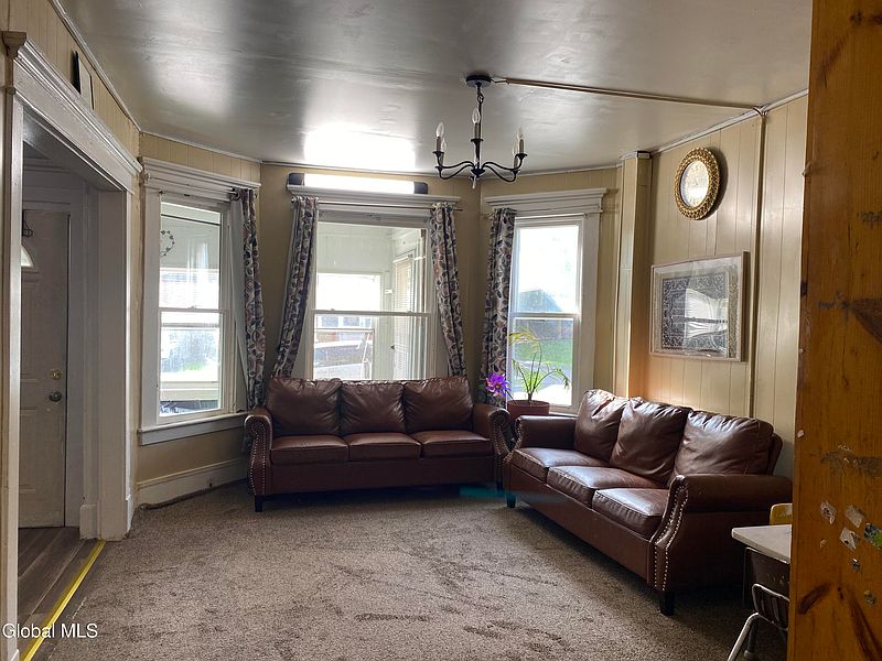 5th image of 58 Maple Place