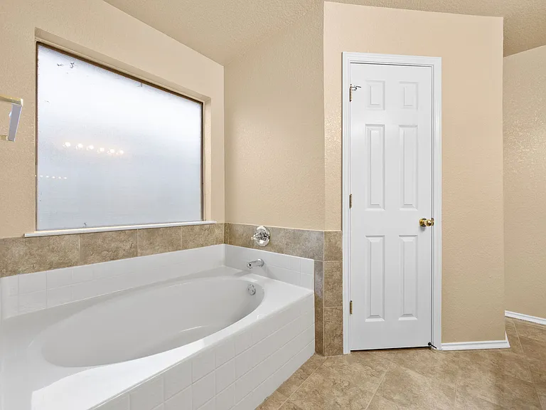 3607 Solomon Dr — Photo 3