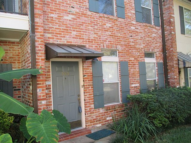 1st image of 989 Bayou Trace Dr