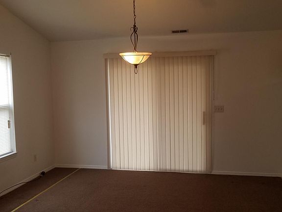 5th image of 1620 Lawrence Ave
