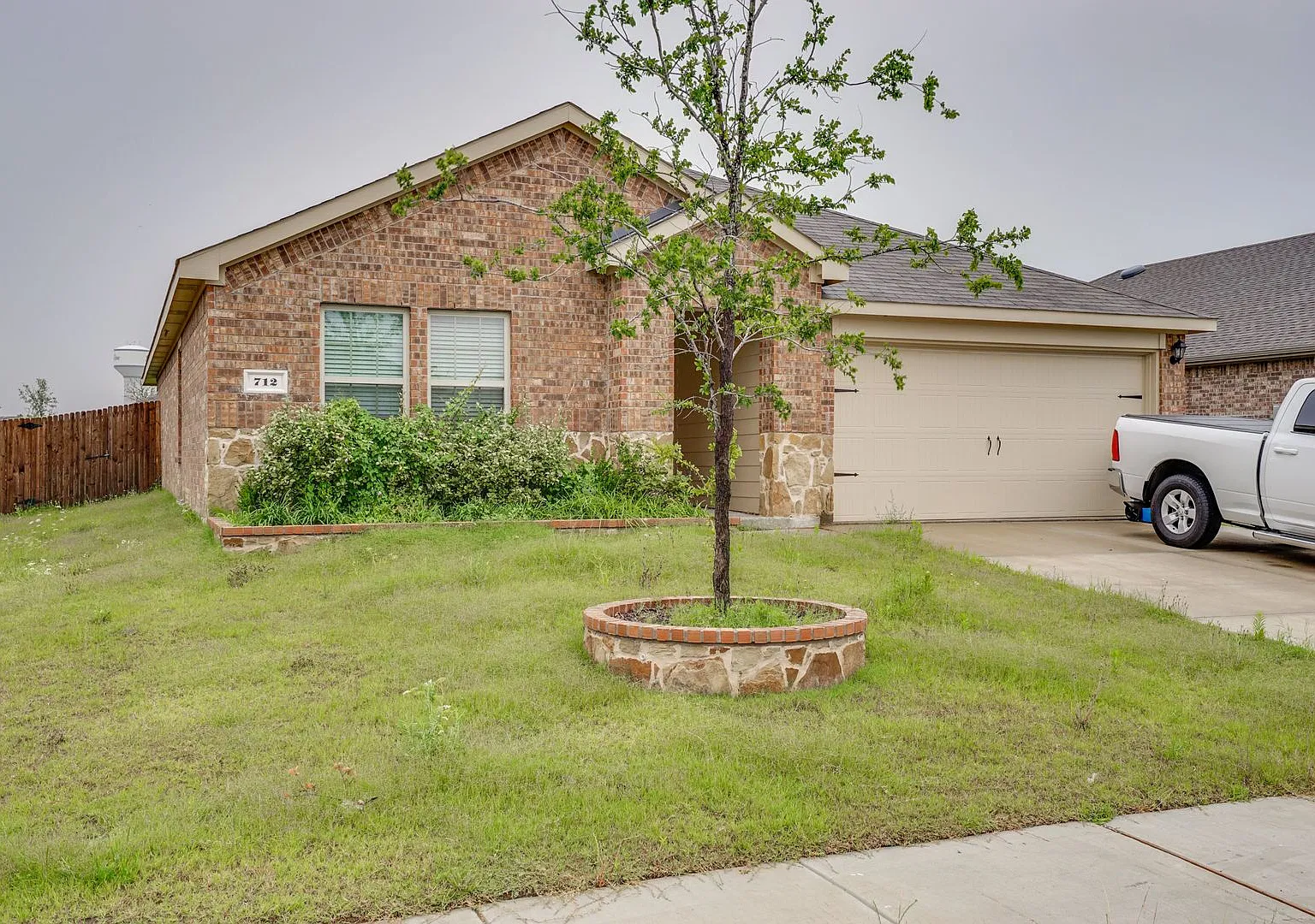 Beautifully maintained 4 bedroom home in sought after Magnolia. This home has a perfect floorplan... — Photo 1