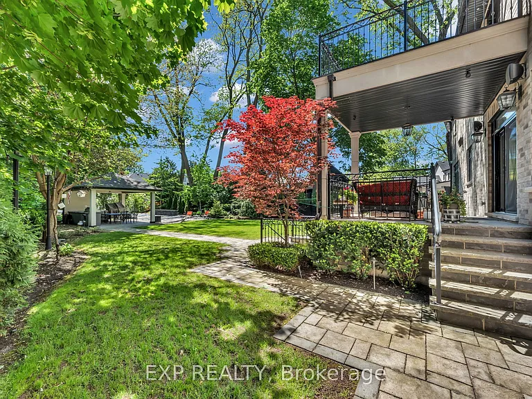 606 Lakeshore Rd W — Photo 48