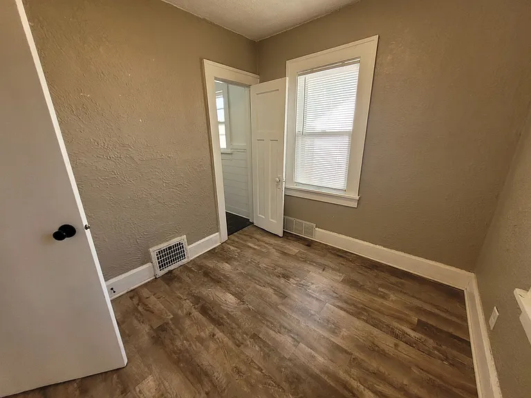 3020 Columbia St — Photo 7