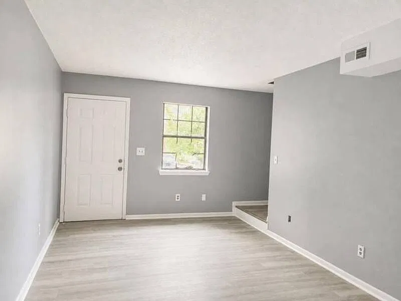 2 bed, 1.0 bath, 930 sqft, $1,295 — Photo 2