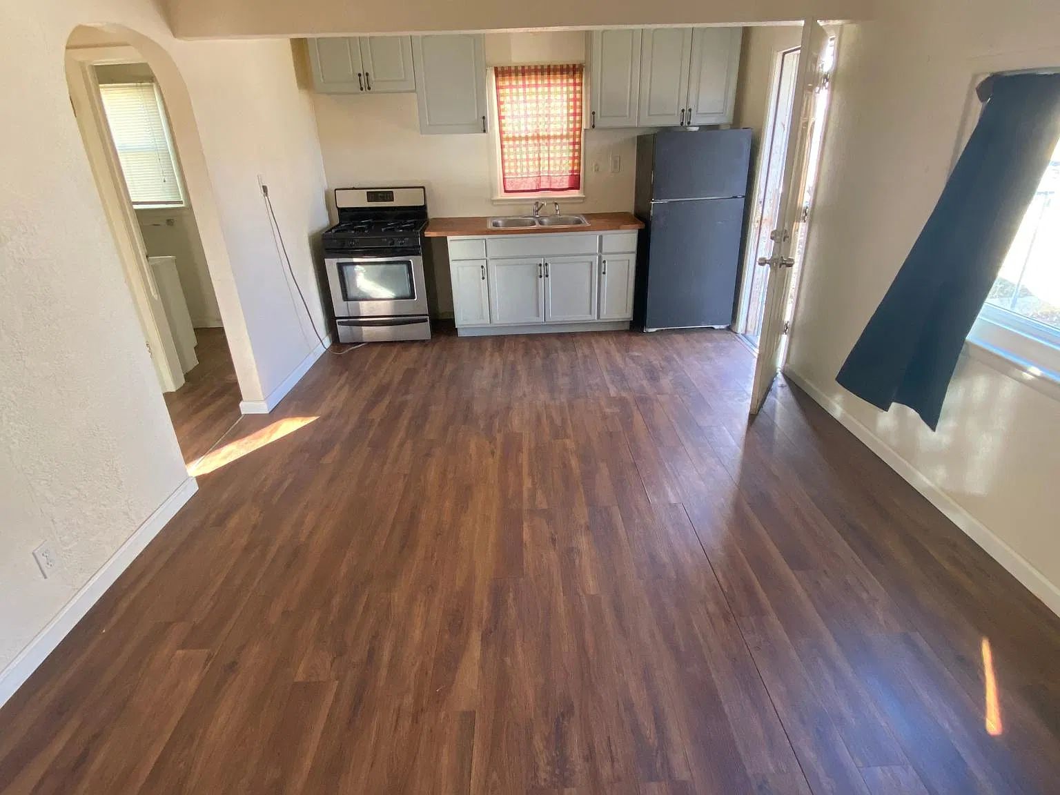 2919 S Acoma St — Photo 2