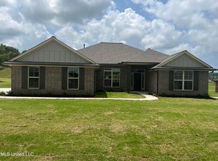 5897 Grove Ln, Horn Lake, MS 38637