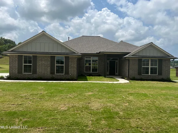 5897 Grove Ln, Horn Lake, MS 38637