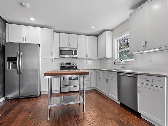 5th image of 232 Dupont Dr