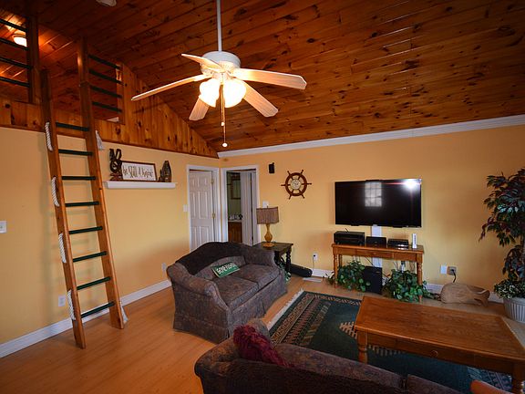 4th image of 3271 Lakeside Dr