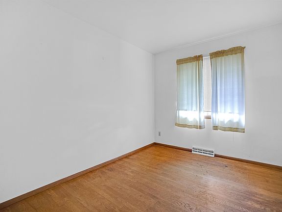 2nd image of 1534 King St