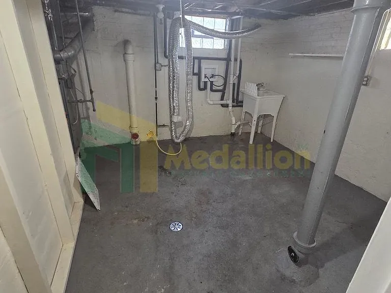 8509 S Yates Blvd — Photo 12