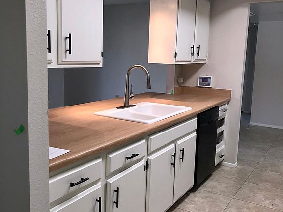 4th image of 806 E Stephens Dr