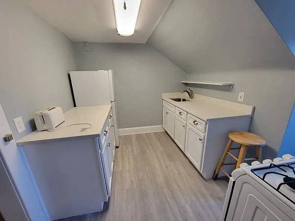 1 bed, 1100 sqft, $1,150 — Photo 4