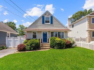 261 Seidman Pl, Franklin Square, NY 11010