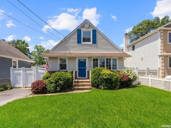 261 Seidman Place, Franklin Square, NY 11010