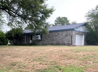 1204 N 8th St, Henryetta, OK 74437