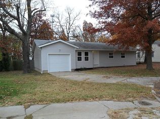 1335 S Willow Ln, Springfield, MO 65804
