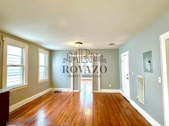 4th image of 141 Leslie St #2A