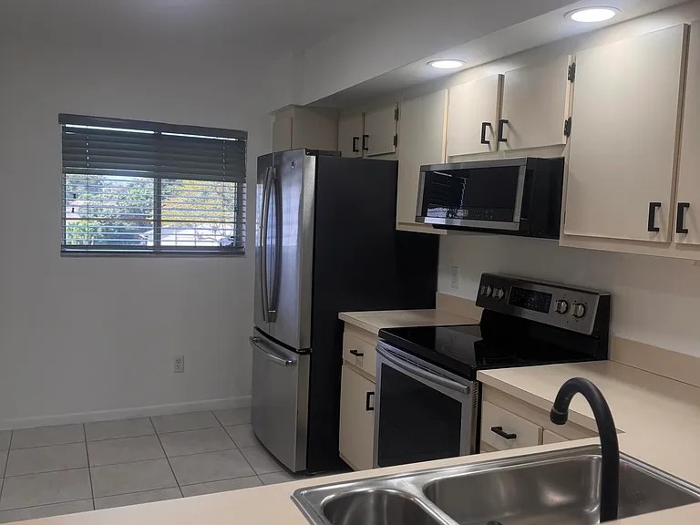 3178 Via Poinciana #303 — Photo 7