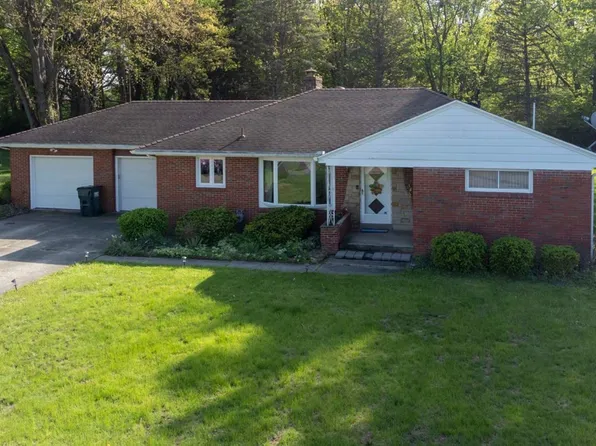 1224 Buchman Rd, Fremont, OH 43420