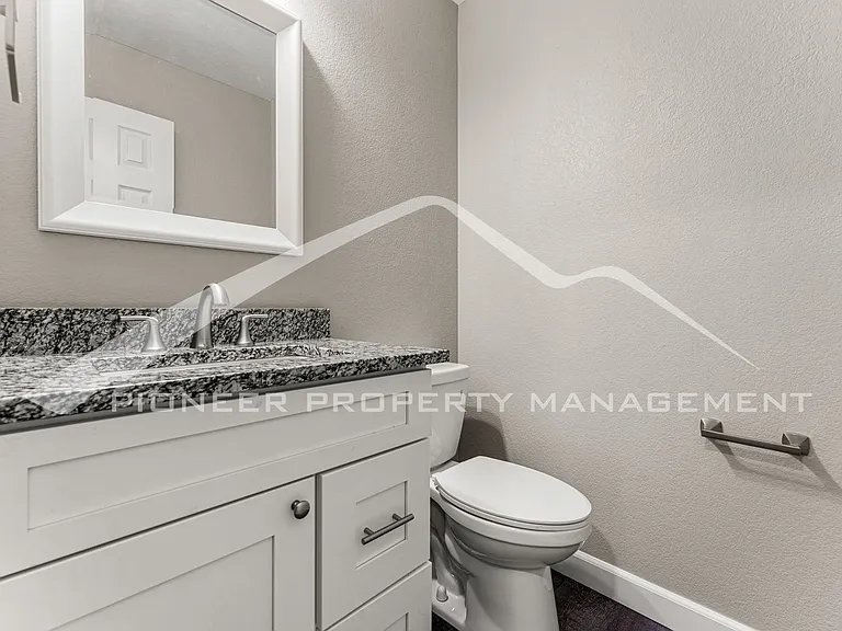2649 Fernwood Pl — Photo 6