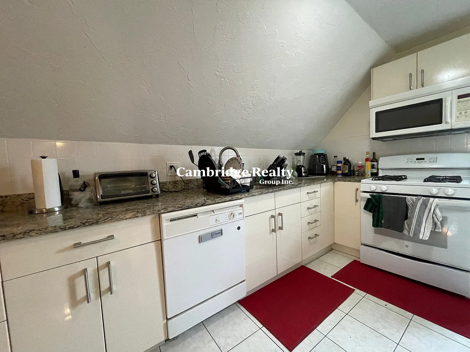 4 bed, 2.0 bath, 1800 sqft, $4,800 — Photo 1