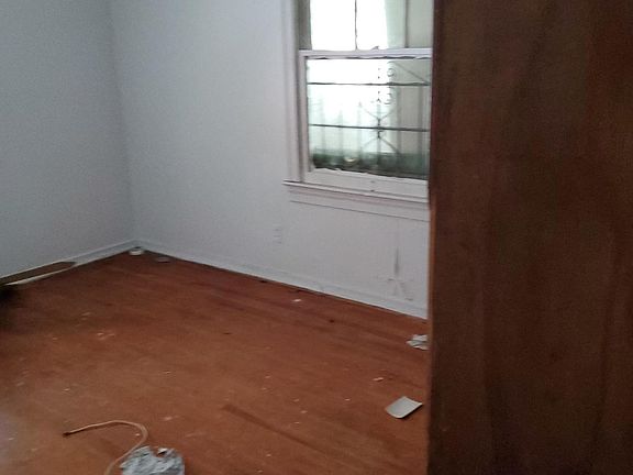 5th image of 1484 W 9th St