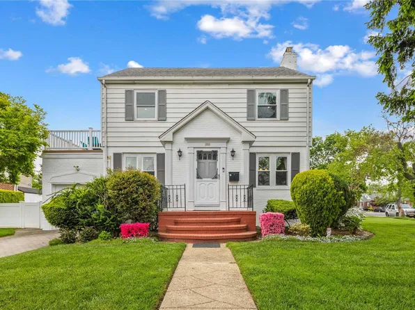 1689 New Hyde Park Drive, New Hyde Park, NY 11040