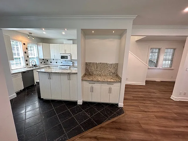 2878 W 8th Ave — Photo 13