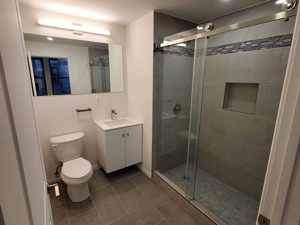 2nd image of 45 W 81st St #3E