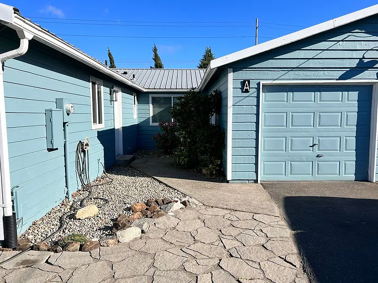 5826 Armour Loop SE — Photo 4