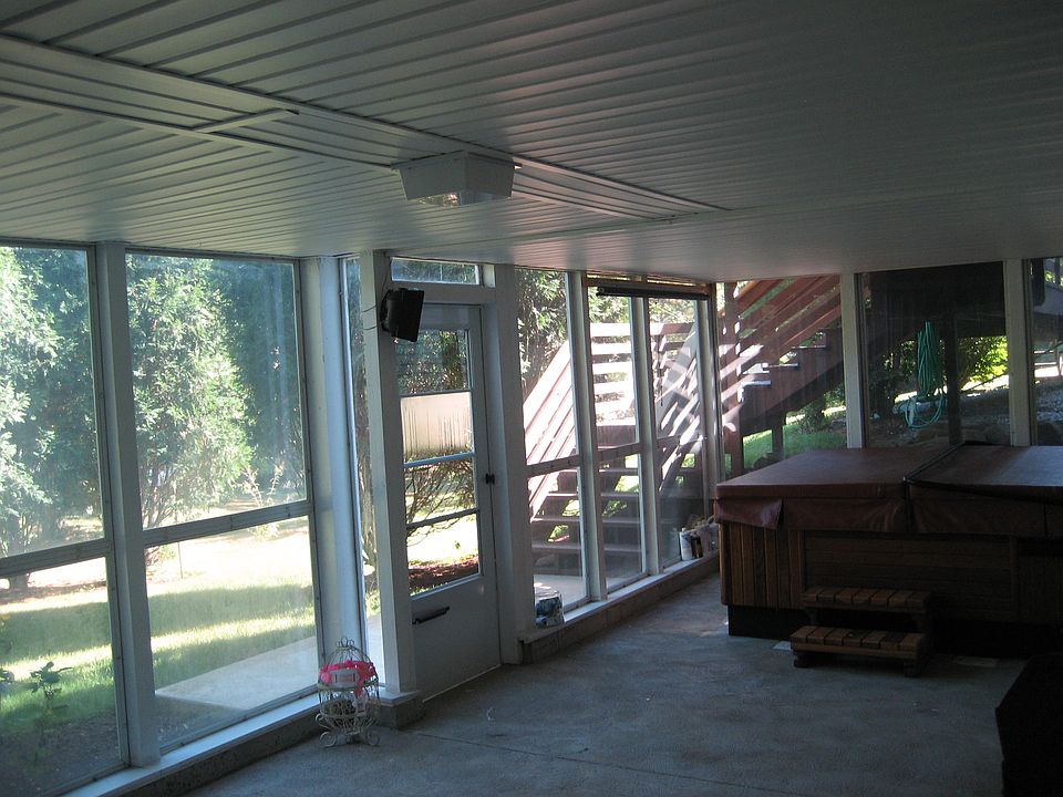 2nd image of 10 Decatur Dr