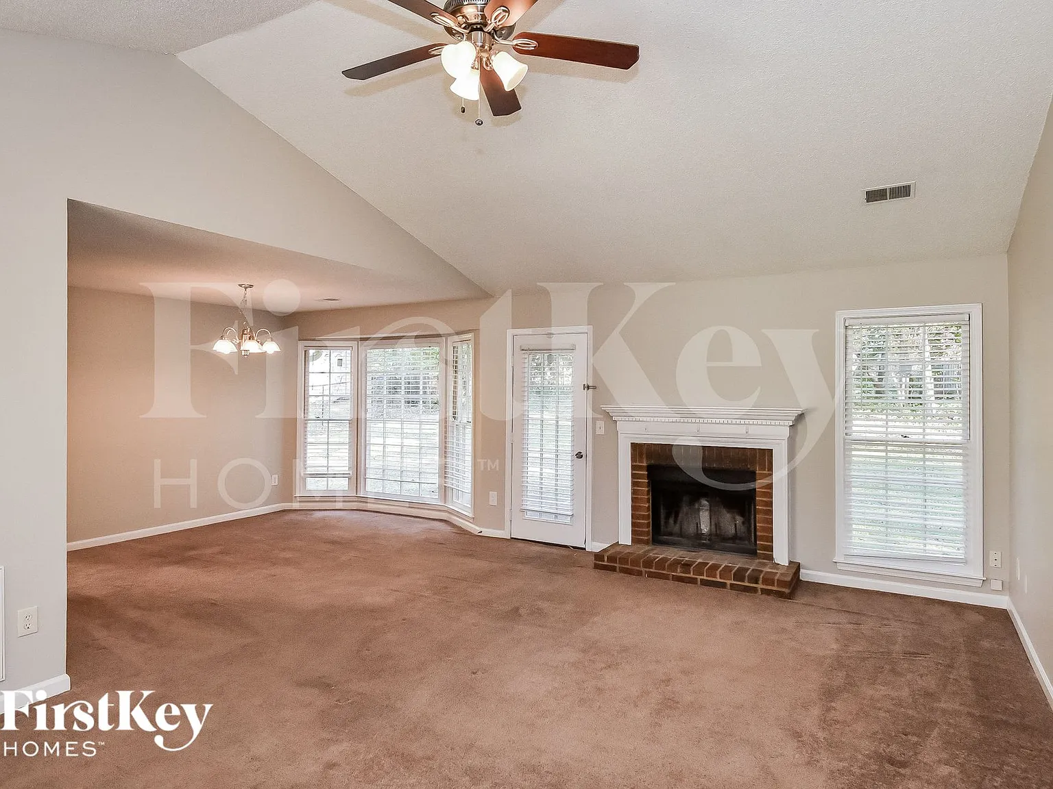 3 bed, 2.0 bath, 1406 sqft, $2,255 — Photo 2