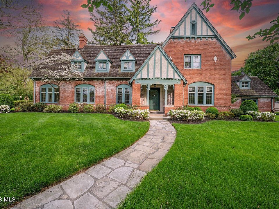 1st image of 2132 Park Rd