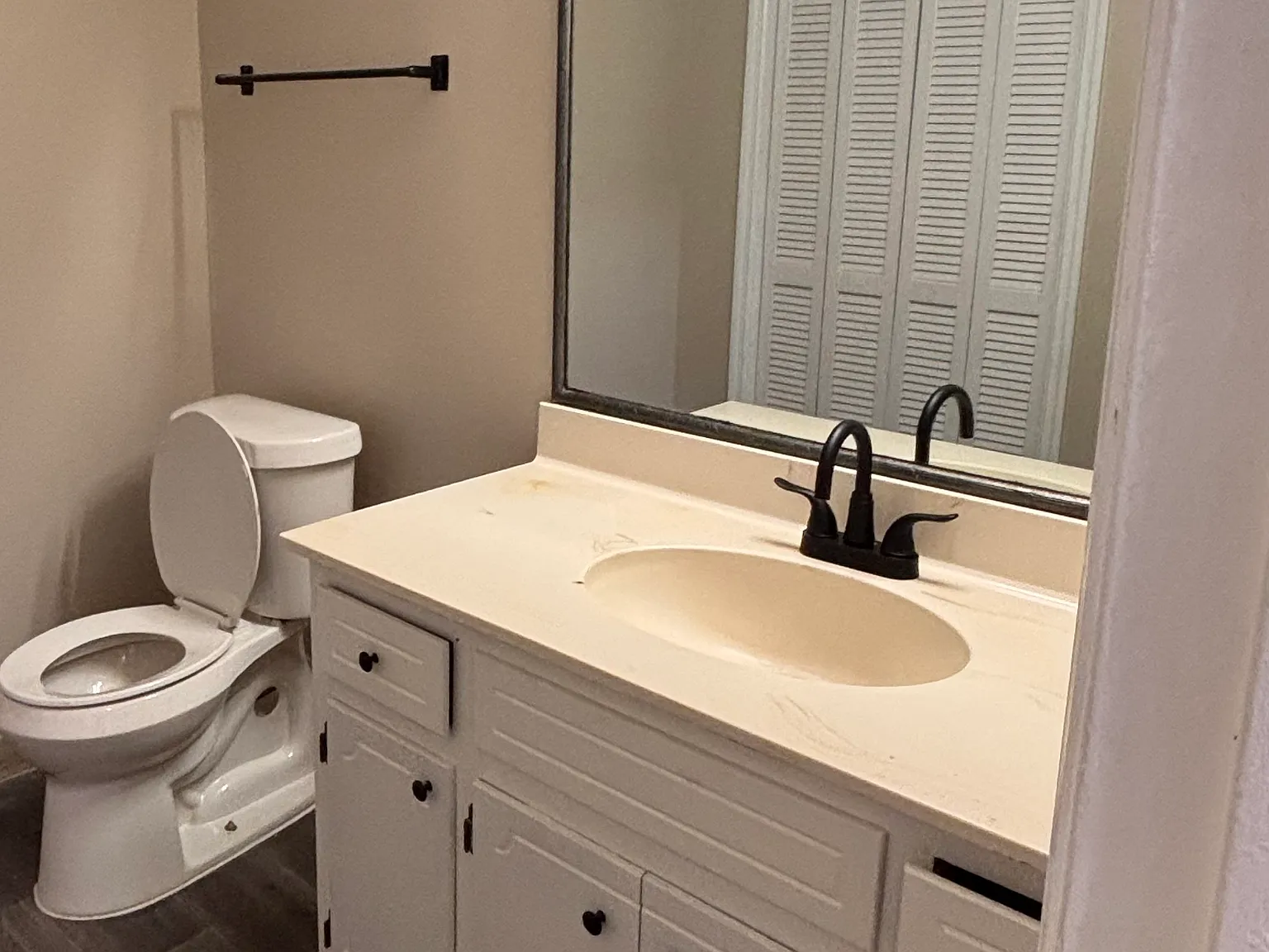 3 bed, 2.5 bath, 1900 sqft, $2,000 — Photo 4