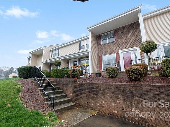 3rd image of 985 Surry Ln #E