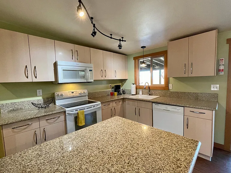 6161 Chia Ave — Photo 7