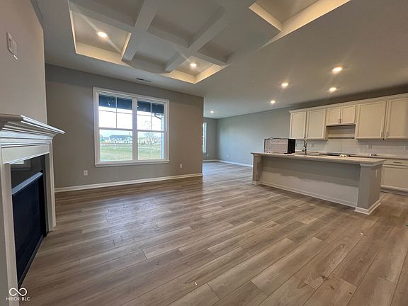 2nd image of 776 Parker Ln