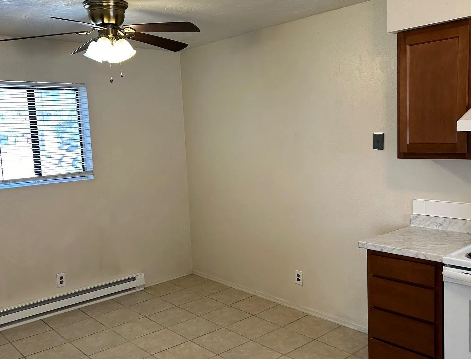 2 bed, 950 sqft, $995 — Photo 4