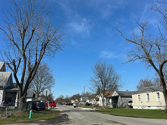 4th image of 3026 Foltz St