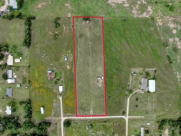 921 9th St, Lexington, TX 78947