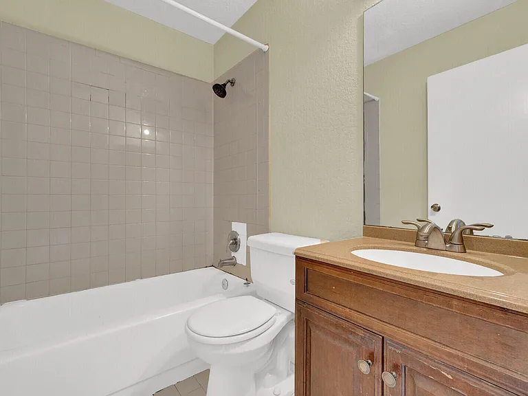 5864 Strawberry Lakes Cir — Photo 14