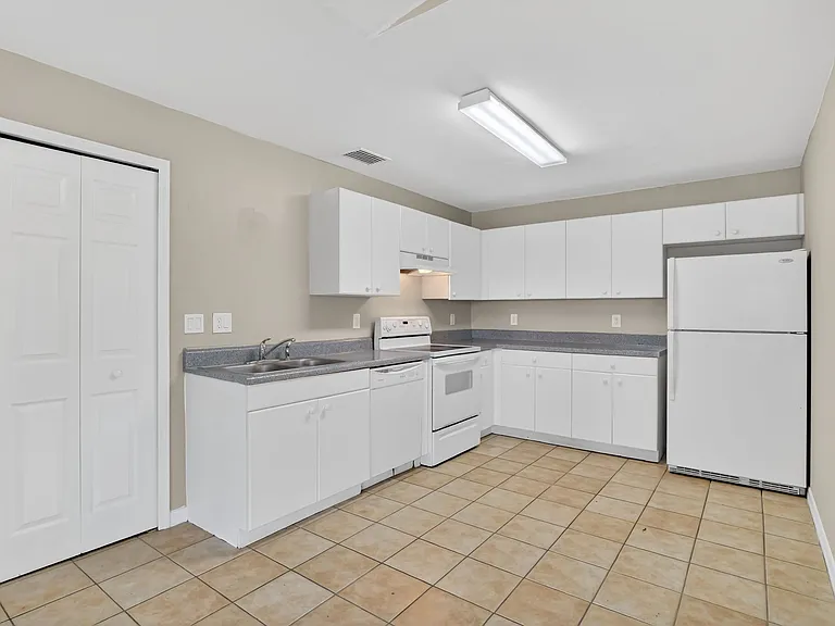 848 Holmes Ave — Photo 8