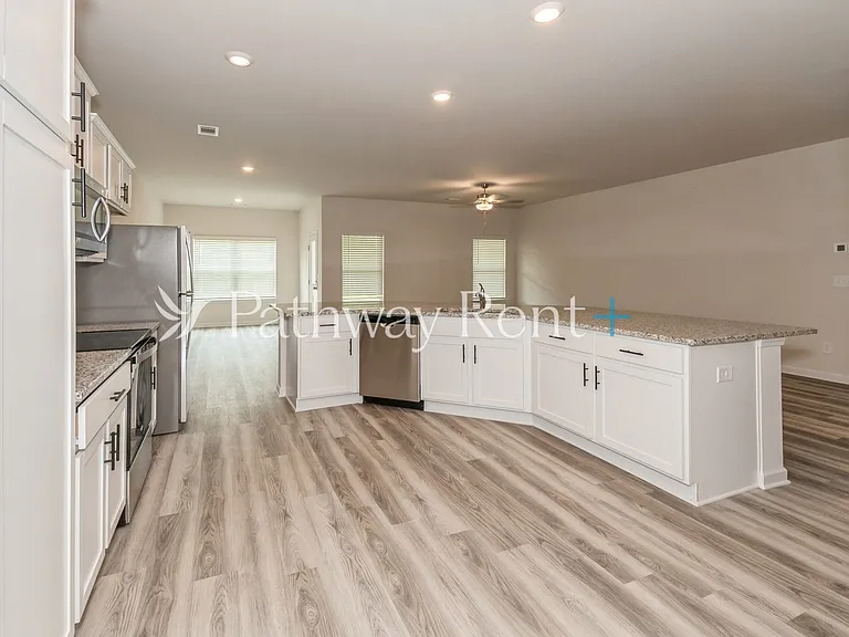 603 Mackenzie Cv — Photo 9