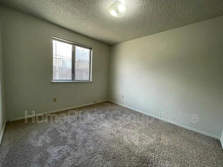 870 E Bergeson St — Photo 10