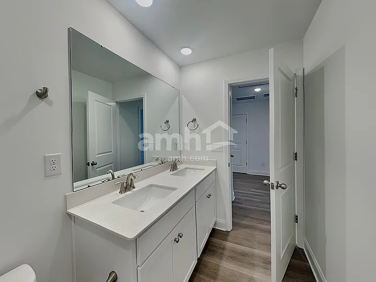 1207 Livengood Way — Photo 15